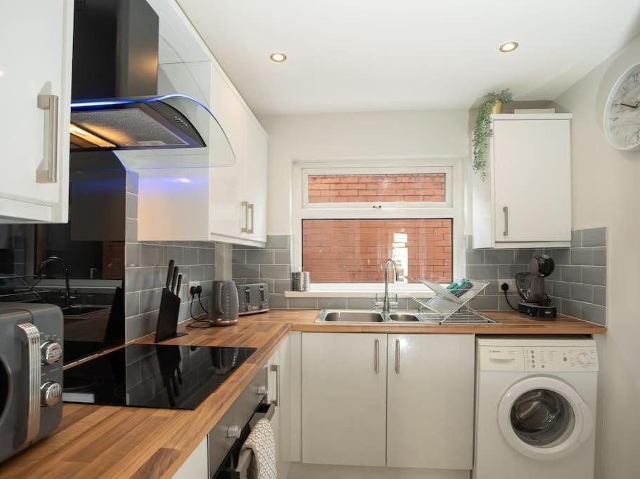 Cozy Townhouse, Walking Distance To Belfast City Екстер'єр фото