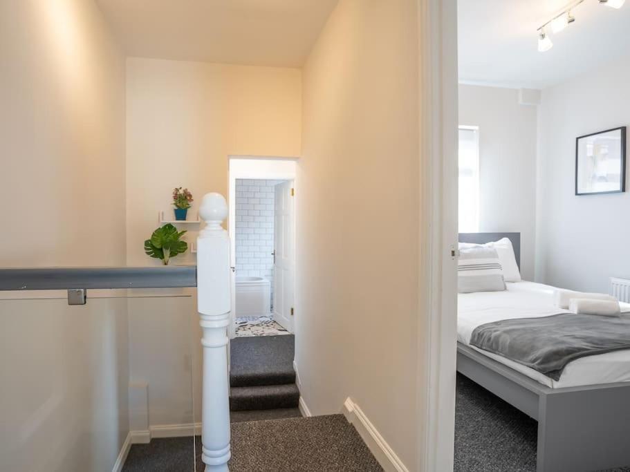 Cozy Townhouse, Walking Distance To Belfast City Екстер'єр фото