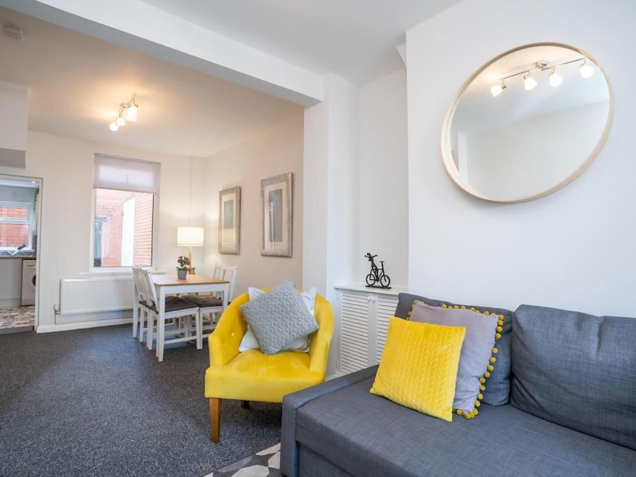 Cozy Townhouse, Walking Distance To Belfast City Екстер'єр фото