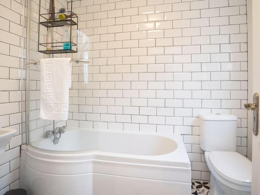 Cozy Townhouse, Walking Distance To Belfast City Екстер'єр фото