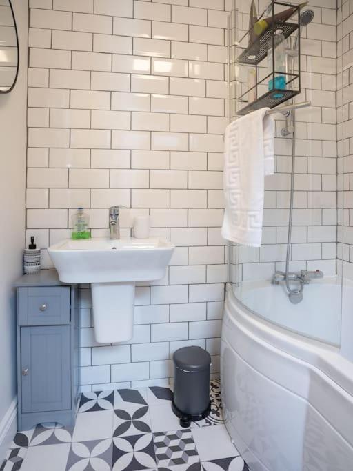 Cozy Townhouse, Walking Distance To Belfast City Екстер'єр фото