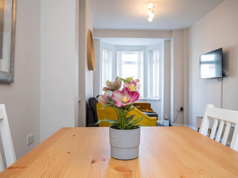 Cozy Townhouse, Walking Distance To Belfast City Екстер'єр фото